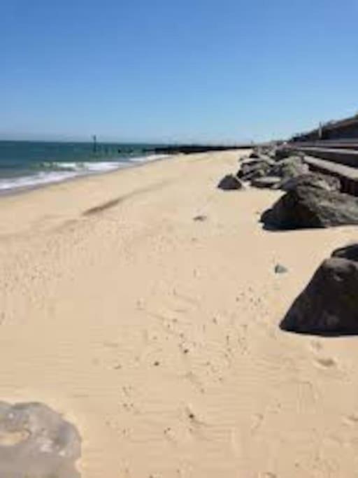 Barley Break - Beach Cottage Lessingham Экстерьер фото