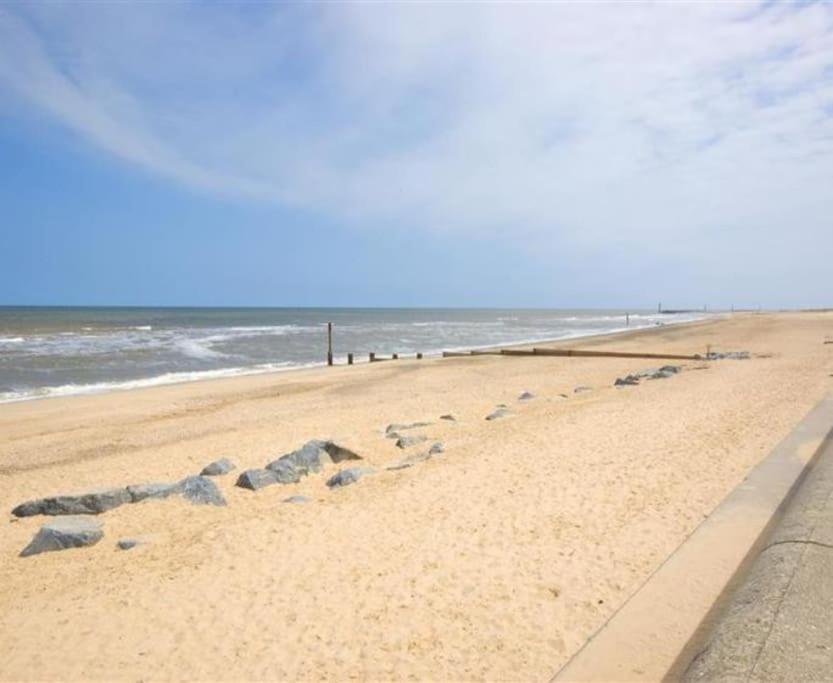 Barley Break - Beach Cottage Lessingham Экстерьер фото